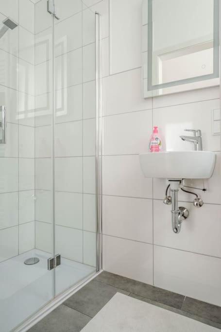 Kinderklinik, 600M Zum Bahnhof 2B Siegen Bagian luar foto